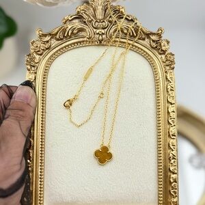 Lucky Alhambra Clover Necklace – Gold Plated with Tiger Eye